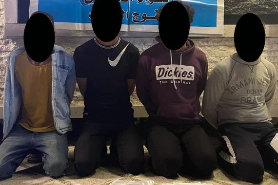 الإطاحة باربعة اشخاص يقومون بتوزيع منشورات تحرض على الفتنة بين الزائرين