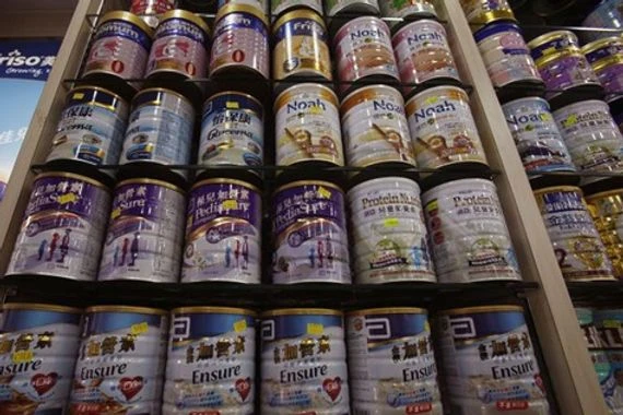 أمريكا تواجه أزمة في توفير حليب الأطفال