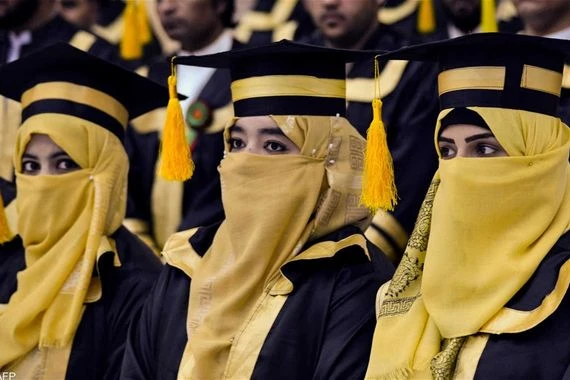 أول حفل تخرج جامعي في عهد طالبان.. أين جلست الخريجات؟ (صور)