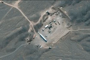إيران تنقل أجهزة منشأة نووية لموقع تحت الأرض