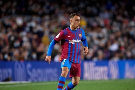 الكشف عن مدى اصابة ديست وانتهاء موسمه مع برشلونة