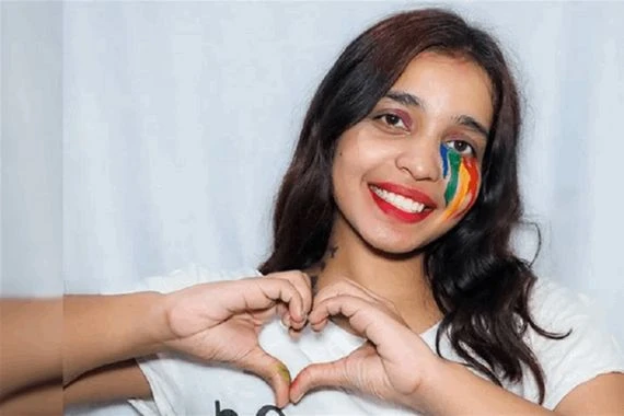 هندية تطلب يدها للزواج من نفسها!