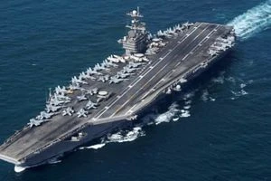 البحرية الامريكية تطلق عيارات تحذيرية ضد زوارق ايرانية
