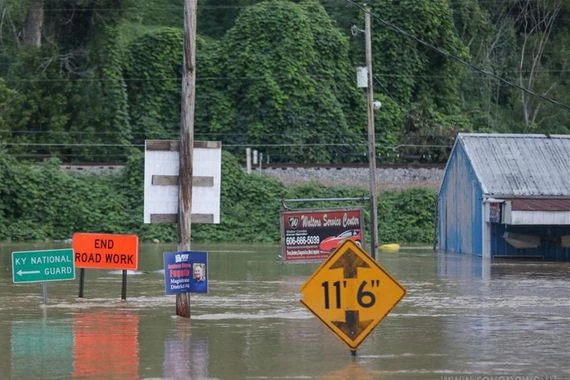 فيضانات مدمرة في أمريكا تتسبب بمصرع 8 أشخاص
