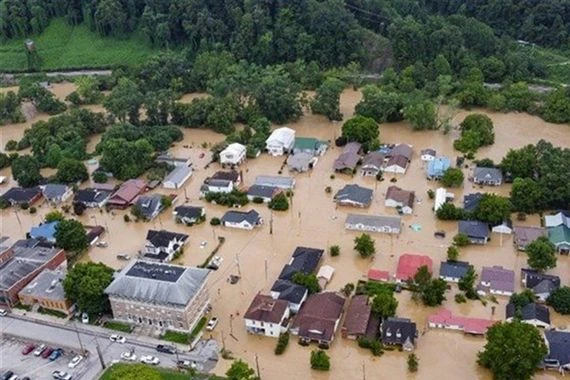 ارتفاع حصيلة ضحايا فيضانات كنتاكي المدمرة في أمريكا