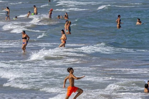 تقرير يكشف المخاطر من ارتفاع درجات الحرارة في البحر المتوسط