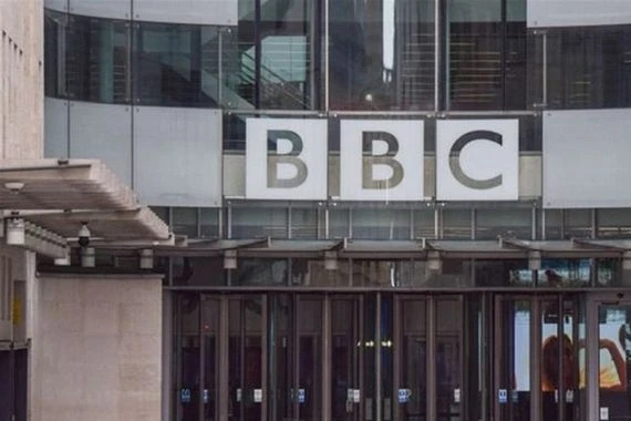 أسباب اقتصادية تدفع إذاعة "BBC العربية" إلى اغلاق أبوابها
