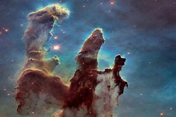 تبعد عن الأرض 7 آلاف سنة ضوئية.. جيمس ويب يرصد أعمدة الخلق (صور)