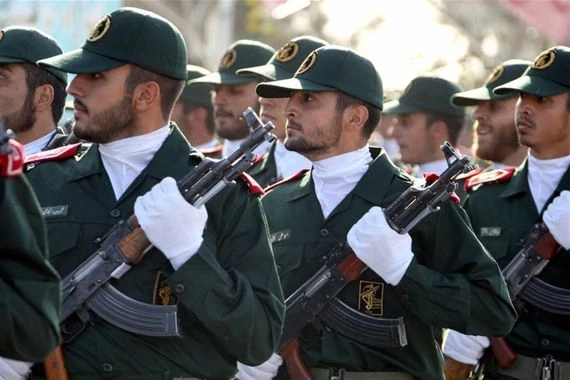الحرس الثوري يرسل وحدات مدرعة إلى الحدود العراقية