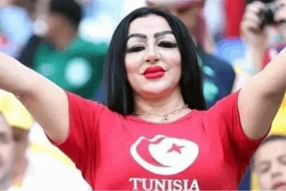 تعاطف واسع مع مشجعة تونسية بعد تعرضها للتنمر بالمونديال