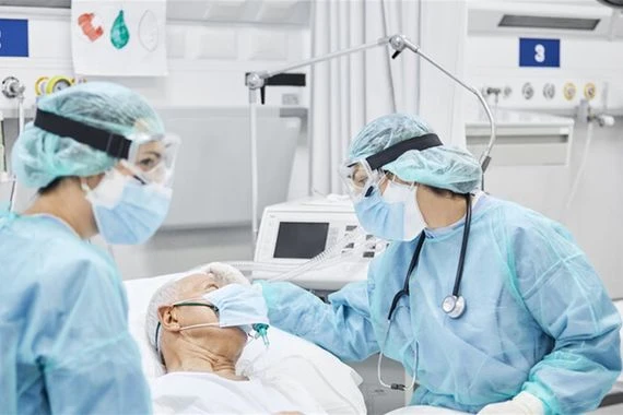 "سبب غير متوقع".. ما سر وفاة الرجال بكوفيد-19 أكثر من النساء؟