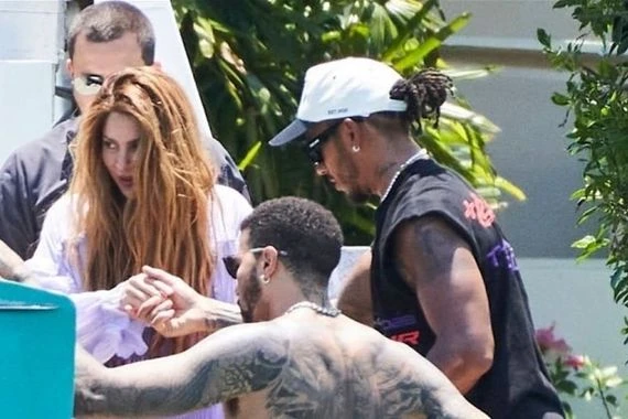 ما حقيقة علاقة شاكيرا بلويس هاميلتون؟