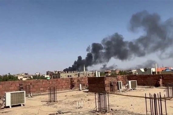 هدوء نسبي وطائرات مُسيرة تغزو سماء الخرطوم.. ماذا يحدث في السودان؟
