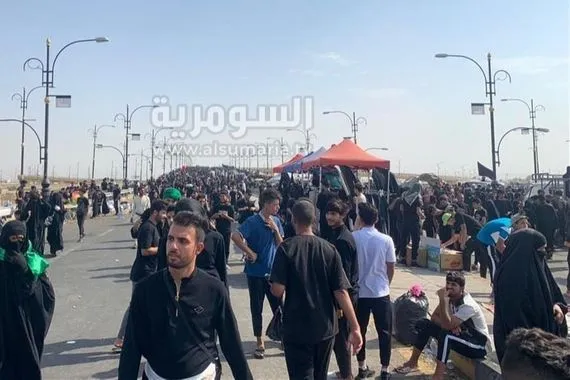 حشود غفيرة تُحيي ذكرى وفاة الرسول بجامع الخطوة في البصرة (صور)