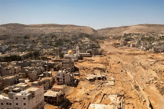 فنان شهير يفقد 800 شخص من أبناء قبيلته إثر إعصار دانيال!