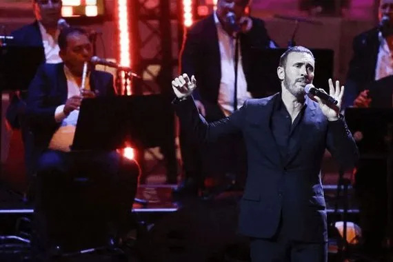 كاظم الساهر يعلن الغاء حفلاته: لا احتفال وأهلنا تحت القصف في فلسطين