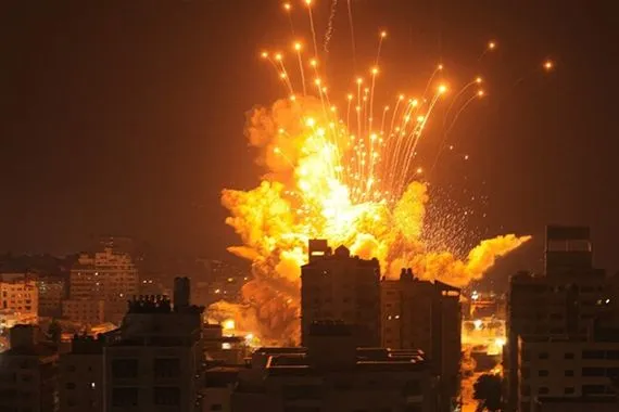 غارات إسرائيلية على غزة قبل ساعات من الهدنة المؤقتة
