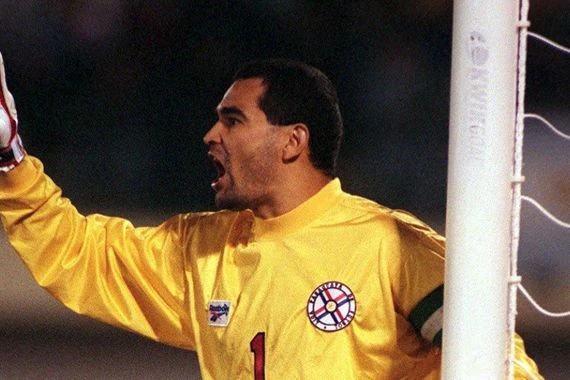 أحدهم هز شباك المنافسين 132 مرة.. أشهر حراس المرمى الذين تحوّلوا إلى هدافين في تاريخ كرة القدم