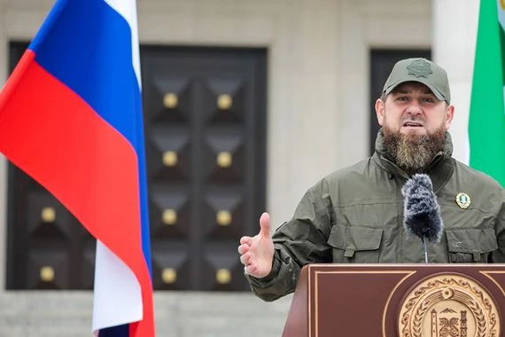 بوتين يرقّي زعيم الشيشان رمضان قديروف لقتاله بأوكرانيا.. منحه رتبة فريق في الجيش الروسي