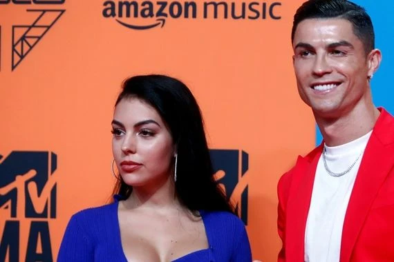 هل بدأ كريستيانو رونالدو بالتخطيط لزفافه من جورجينا؟