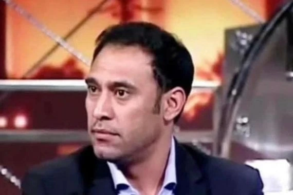 عمرو مصطفى يتفاعل مع صفحة معجبي إيميليا كلارك ويعلق: “معلش بس أنا متجوز”