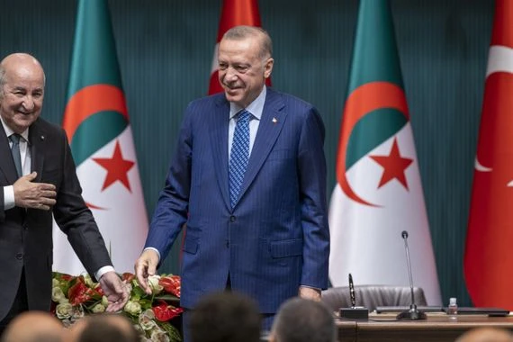 أردوغان يهدي تبون لوحتين تاريخيتين.. إحداهما رسالة من الأمير عبد القادر الجزائري لسلطان عثماني