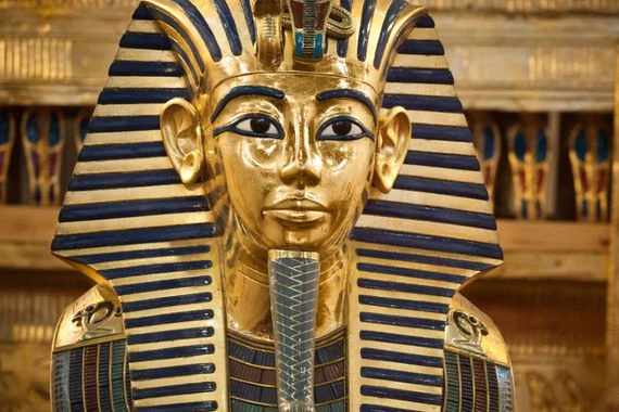 تهريب الآثار المصرية عرض مستمر.. قضية المدير السابق لمتحف اللوفر قمة جبل الجليد