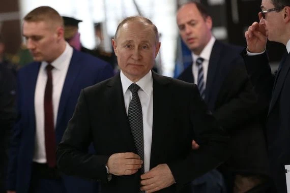 “حرّاس بوتين يجمعون فضلاته في رحلاته الخارجية بعلب خاصة”! “بزنس إنسايدر”: هذا سبب قيامهم بذلك