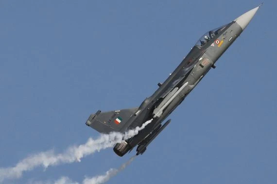 الهند تعرض على مصر تصنيع طائرتها المقاتلة هيل تيجاس.. إليك دوافع الصفقة المحتملة وميزاتها وعيوبها