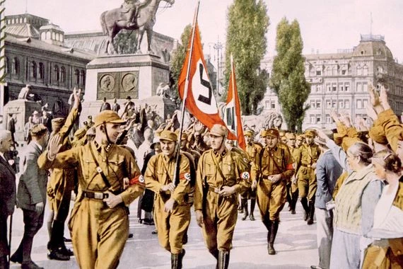 عُمر أمين.. الضابط النازي الذي أشهر إسلامه وهرب إلى مصر ليعمل مستشاراً لجمال عبد الناصر