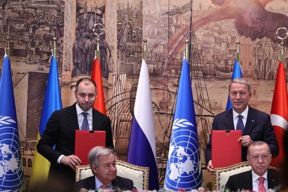 توقيع اتفاق تاريخي يسمح بتصدير الحبوب من أوكرانيا للعالم.. رعته تركيا وحظي بصدى دولي واسع (صور)