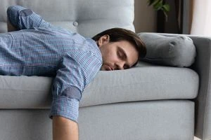 تأثير قلة النوم على شخصية الإنسان أبعد مما نتصور! دراسة تكشف نتيجة خسارة ساعة واحدة من الراحة