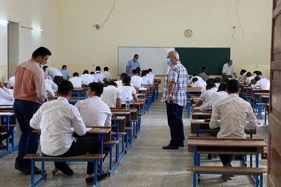 مئات الآلاف من الطلبة يؤدون الامتحانات النهائية في العراق