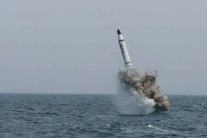 كوريا الشمالية تطلق صاروخا بالستيا صوب بحر اليابان