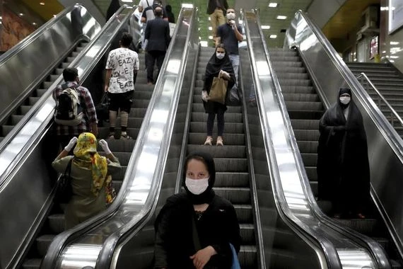منع النساء السافرات من استخدام المترو في مدينة مشهد الإيرانية