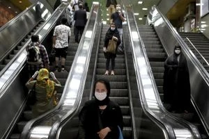منع النساء "السافرات" من استخدام المترو في مدينة مشهد الإيرانية