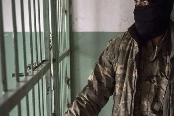 أنباء عن هروب دواعش من سجن الرقة المركزي