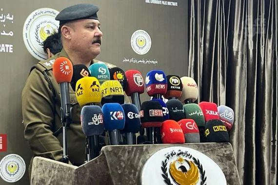 "جلبها من الناصرية".. مزوّر عملة حاول تصريفها بالأسواق في قبضة شرطة أربيل (صور)