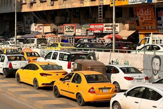 أعمال صيانة في أحد أهم الجسور تشلّ حركة السير وسط بغداد (صور)