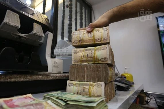 الحكومة العراقية تباشر بتوزيع رواتب المتقاعدين