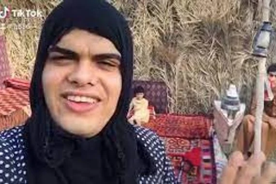 قوة امنية تعتقل "التيكتوكر" المدعو "ياسر جون" في النجف