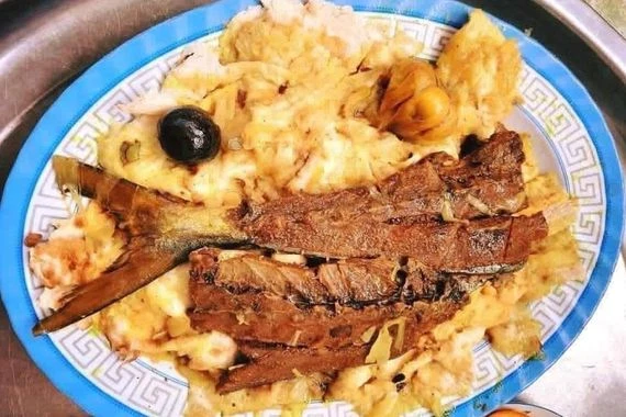 "المسموطة".. أكلة سومرية تتسيد موائد البصريين أيام العيد (صور)