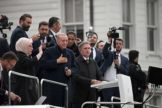 أردوغان في خطاب النصر يقول إن المسيرة المقدسة لن تتعثر وكليتشدار يصف الانتخابات بغير العادلة