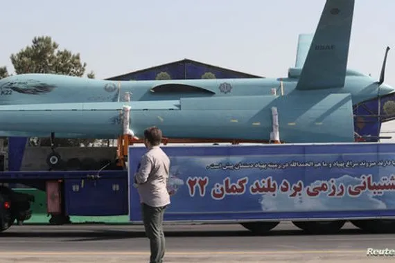 كشفت عن اسلحة جديدة.. إيران تقيم استعراضا عسكرياً بذكرى حربها مع العراق