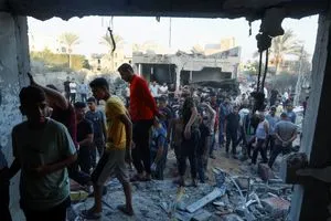 مقتل وإصابة قرابة 100 فلسطيني بغارات اسرائيلية استهدفت "رفح" و"خان يونس"