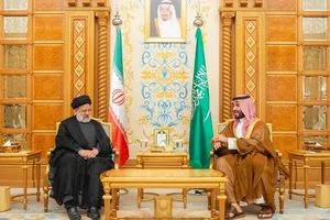 أول لقاء لرئيس إيراني مع مسؤول سعودي في الرياض منذ 11 عاماً