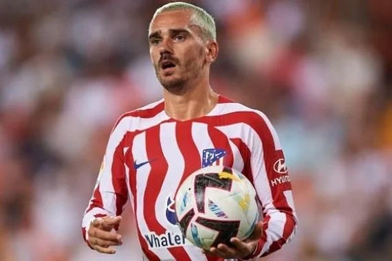 برشلونة يسابق الزمن لحل أزمة بيع جريزمان
