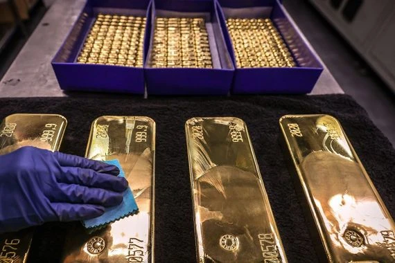 نزول أسعار الذهب لأدنى مستوى منذ 2020