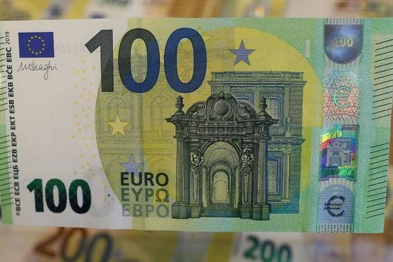 انهيار كبير لليورو مقابل الروبل لأول مرّة منذ عام 2014