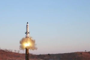 ماذا تعرف عن تجربة كوريا الشمالية الصاروخية؟